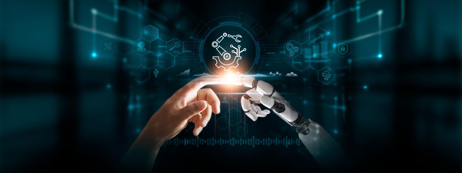 Una mano humana y una robótica se encuentran sobre un interfaz digital